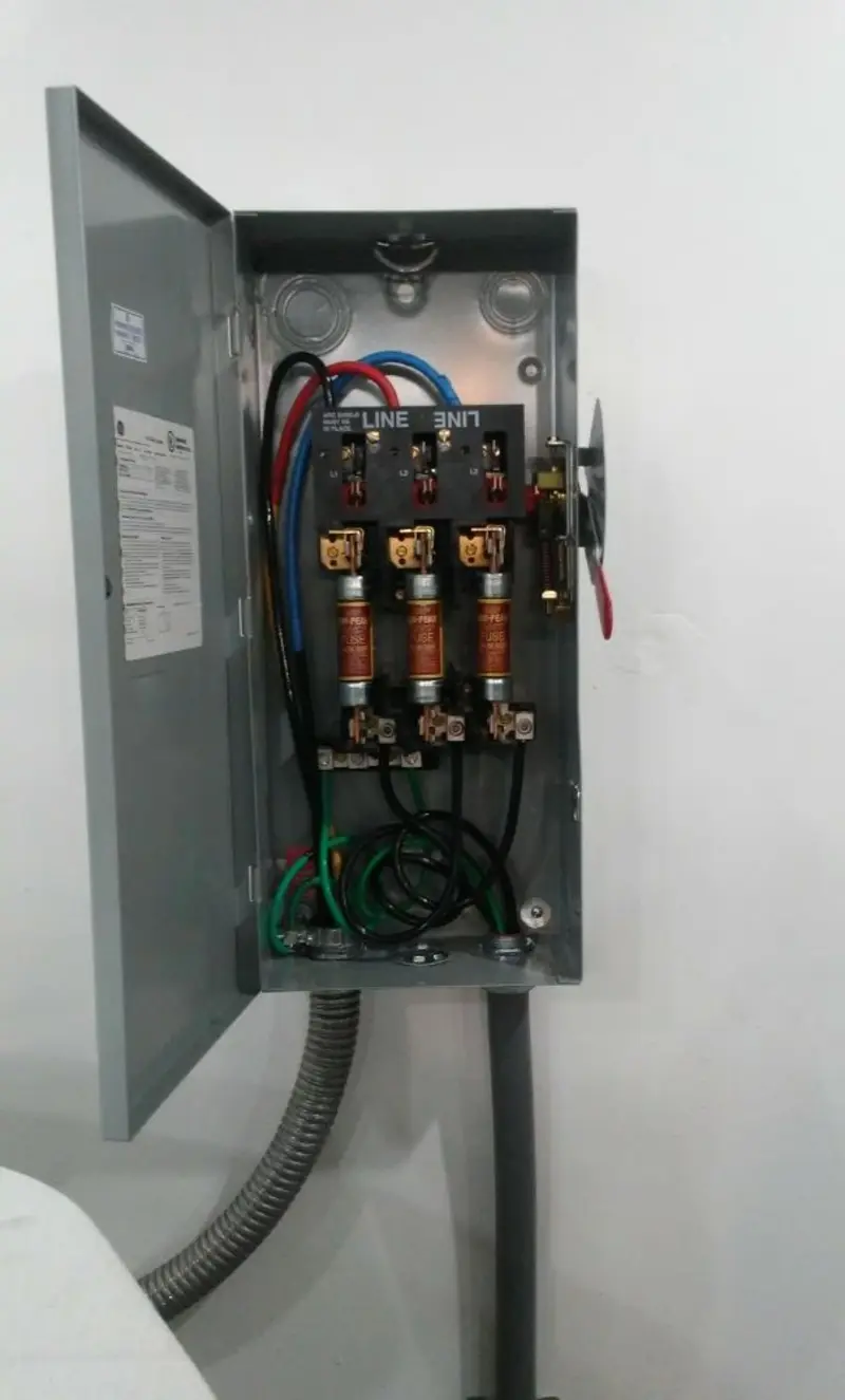 Three-phase disconnect switch installed for Smoke Detector Installation in Calcutta